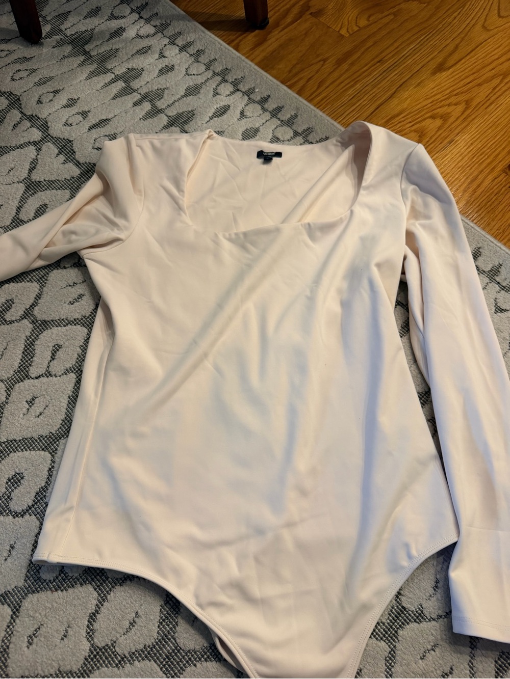 Long Sleeve Scoop-Neck Bodysuit Cream Express
